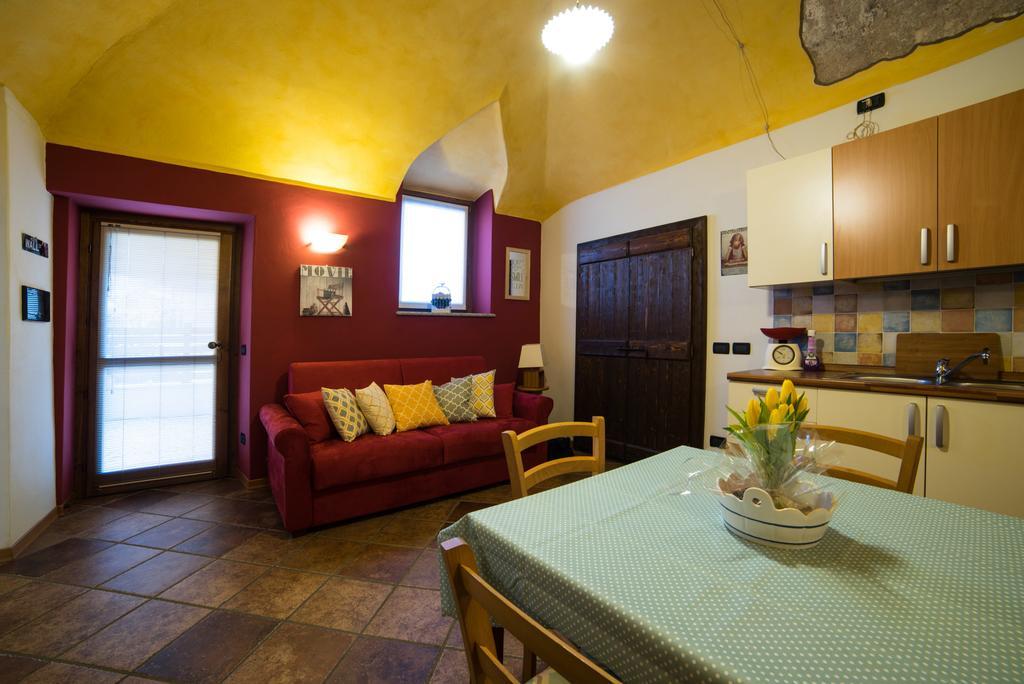 Casa Corte Alla Rocca Arona Exterior foto